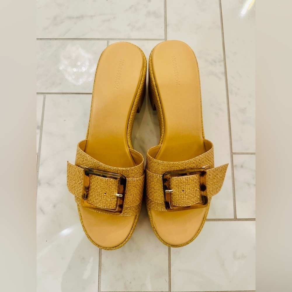 NWT- COURTNEY Nordstrom Natural Woven Raffia Platform Slide Heel Tortoise Buckle